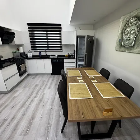 Holiday home Keyifli Ve Oezenli Lueks Dubleks Ev Aglantzia