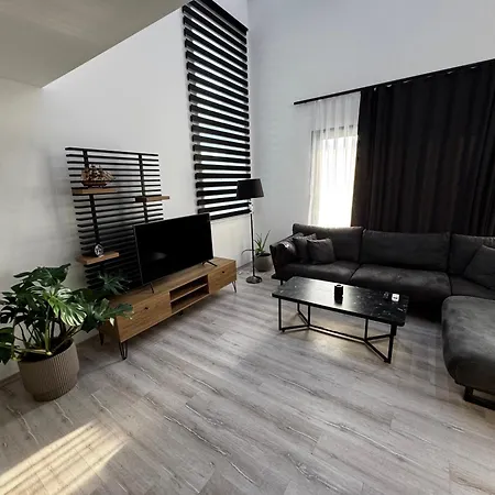 Holiday home Keyifli Ve Oezenli Lueks Dubleks Ev Aglantzia